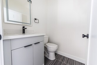 1330 Tamarind Ave in Los Angeles, CA - Building Photo - Building Photo