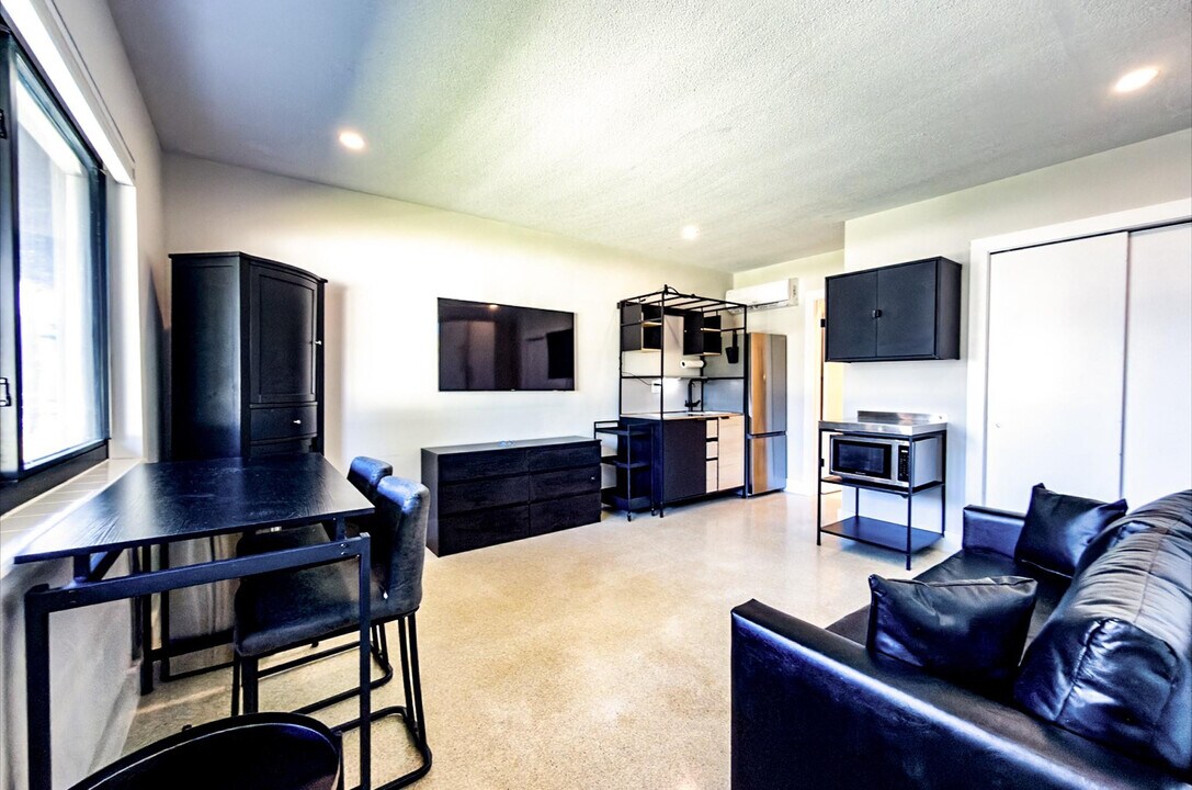 47 NE 16th Pl in Fort Lauderdale, FL - Building Photo