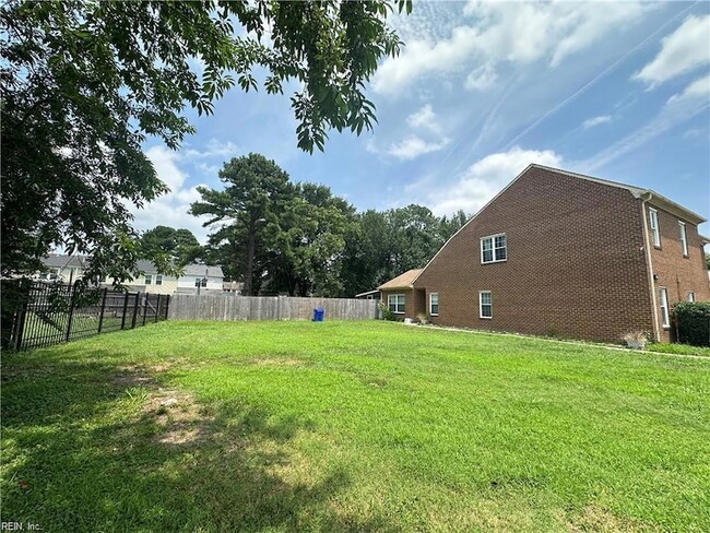 4447 Rivermill Ct in Portsmouth, VA - Foto de edificio - Building Photo