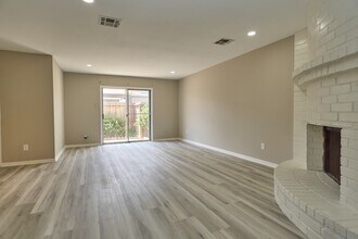 14662 Perthshire Rd in Houston, TX - Building Photo - Building Photo