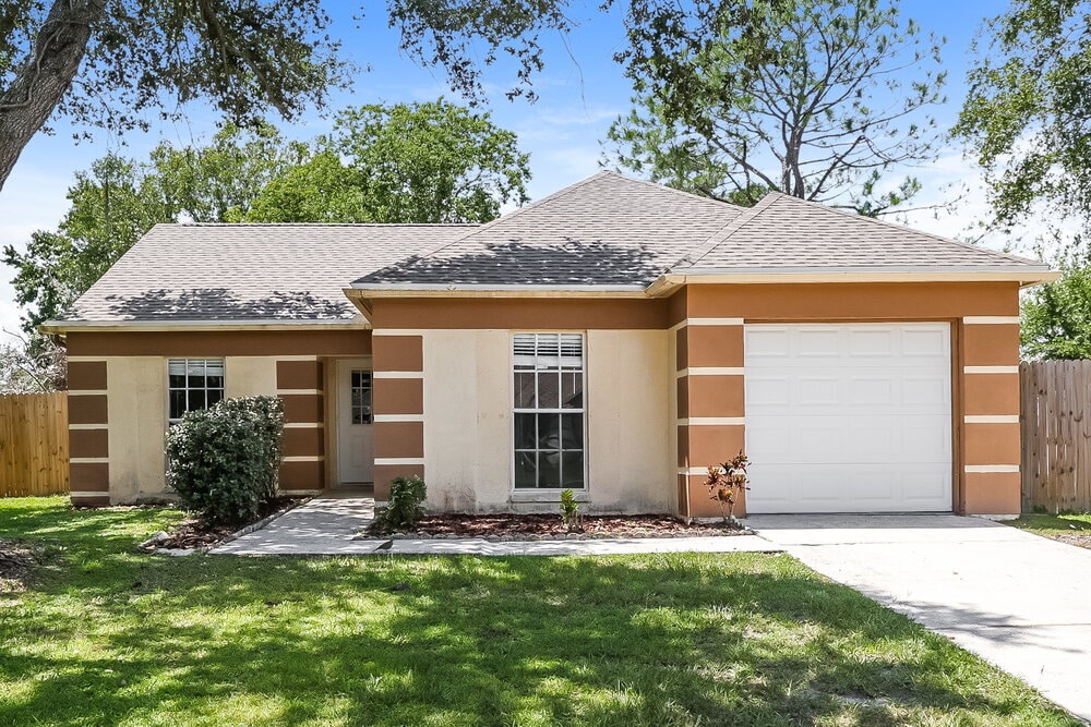 1687 Palm Leaf Dr in Brandon, FL - Building Photo