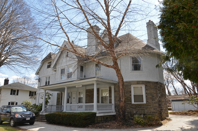 232 Montgomery Ave in Haverford, PA - Foto de edificio - Building Photo