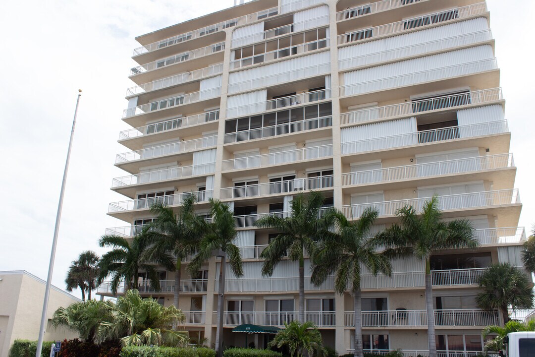877 N Hwy A1A Hwy, Unit 1208 in Indialantic, FL - Building Photo