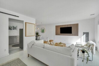 138 W Tiana Rd in Hampton Bays, NY - Building Photo - Building Photo