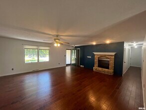 205 Appomattox Dr in Springfield, IL - Building Photo - Building Photo