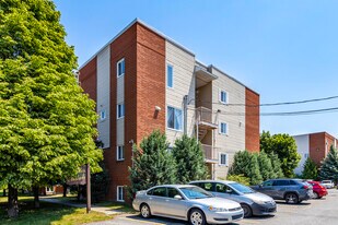 5375 Milan in Brossard, QC - Building Photo