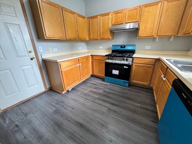 2209 Sunrise Cir in Aurora, IL - Building Photo - Building Photo