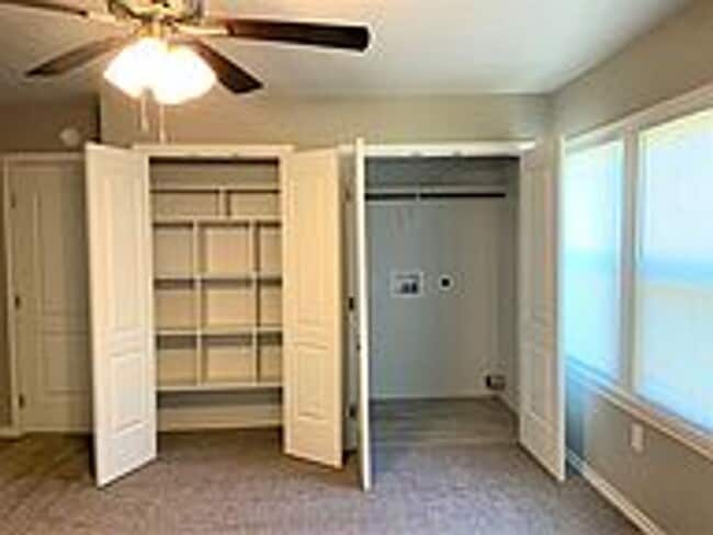 Available August 2026! 2 Bed House Near Downtown Bryan! in Bryan, TX - Building Photo - Building Photo