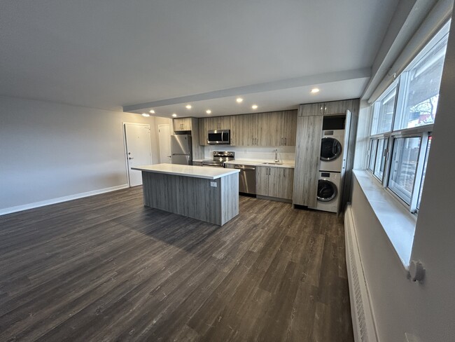 106-9960 Bayview Av