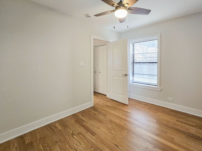 559 W Cornelia Ave, Unit 110 in Chicago, IL - Building Photo - Building Photo