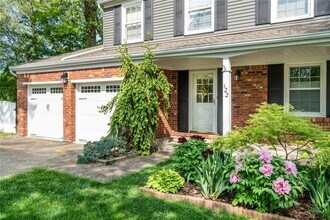 122 Rivercrest Dr in Coraopolis, PA - Building Photo - Building Photo