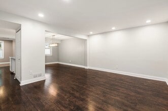 6420 Thomas Paine Ct in Bensalem, PA - Foto de edificio - Building Photo