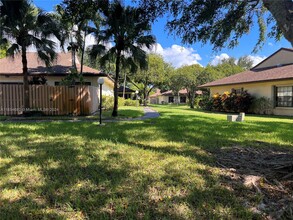 7544 Nova Dr in Davie, FL - Foto de edificio - Building Photo