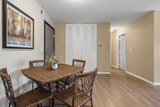 Imperial Gates Apartments in Brooklyn Park, MN - Building Photo - Building Photo