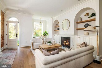 2460 Ontario Rd NW in Washington, DC - Foto de edificio - Building Photo