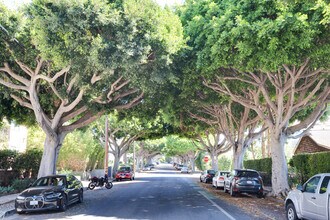 Arizona Apartments in Santa Monica, CA - Foto de edificio - Building Photo