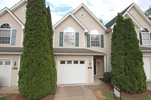 2411 Avonlea Ln in Harrisonburg, VA - Building Photo
