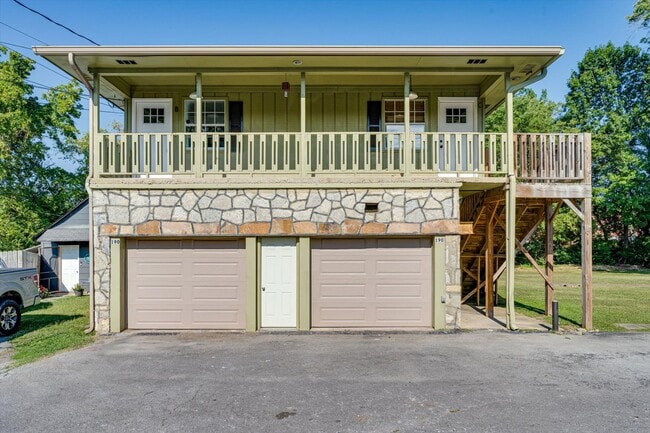 property at 190 E Leawood Ave