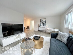 7609 N Sheridan Rd, Unit 1 in Chicago, IL - Foto de edificio - Building Photo