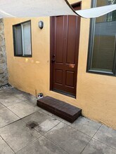 2071 Vista Del Mar Ave in Los Angeles, CA - Building Photo - Building Photo