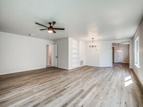 11130 Moonlit Park in San Antonio, TX - Building Photo - Building Photo