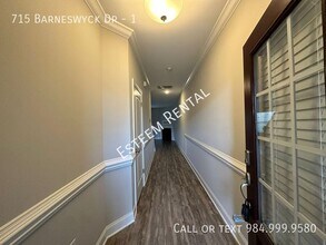 715 Barneswyck Dr in Fuquay Varina, NC - Foto de edificio - Building Photo