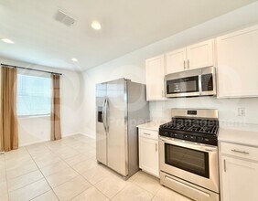 3268 W Caleb Rd in Phoenix, AZ - Building Photo - Building Photo