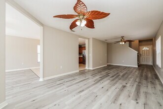 7032 Chatum Light Run in Bradenton, FL - Foto de edificio - Building Photo