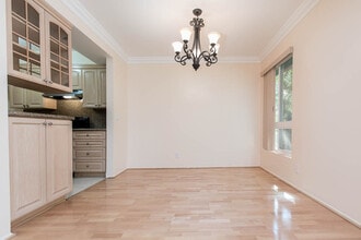 1242 S Barrington Ave, Unit 302 in Los Angeles, CA - Building Photo - Building Photo