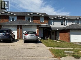 88 Ralgreen Crescent in Kitchener, ON - Building Photo