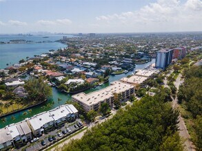 2640 NE 135th St in North Miami, FL - Building Photo - Building Photo