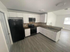 310 Elaine Cir W in West Palm Beach, FL - Building Photo - Building Photo