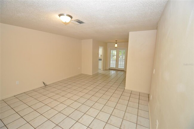 1311 Honeytree Ln E in Lakeland, FL - Foto de edificio - Building Photo