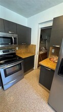 11600 NE 6th Ave in Biscayne Park, FL - Foto de edificio - Building Photo