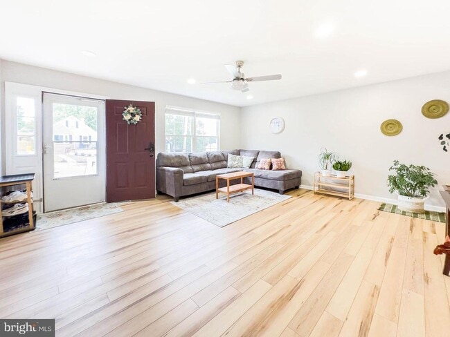 13 Boulevard Pl in Linthicum Heights, MD - Building Photo - Building Photo