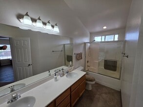 2432 Papyrus Ct in Oceanside, CA - Foto de edificio - Building Photo