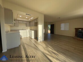 42649 Cabin Dr in Lake Hughes, CA - Building Photo - Building Photo