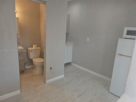 528 NW 10th St in Florida City, FL - Building Photo