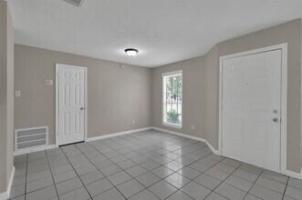 1018 Surrey Ct in Tomball, TX - Building Photo - Building Photo