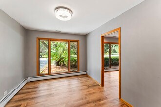 2226 Shannondale Dr in Libertyville, IL - Building Photo - Building Photo