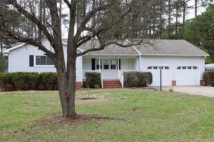4902 Simpson Dr in Sanford, NC - Building Photo