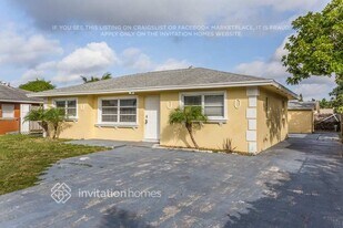 5581 S 36th St in Greenacres, FL - Building Photo