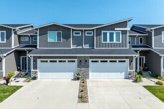 44West Townhomes in Grimes, IA - Building Photo - Building Photo