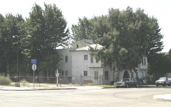 252 E 4th St in Pomona, CA - Foto de edificio - Building Photo