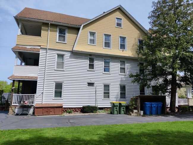 638-638 Washington Ave in Waterbury, CT - Foto de edificio - Building Photo