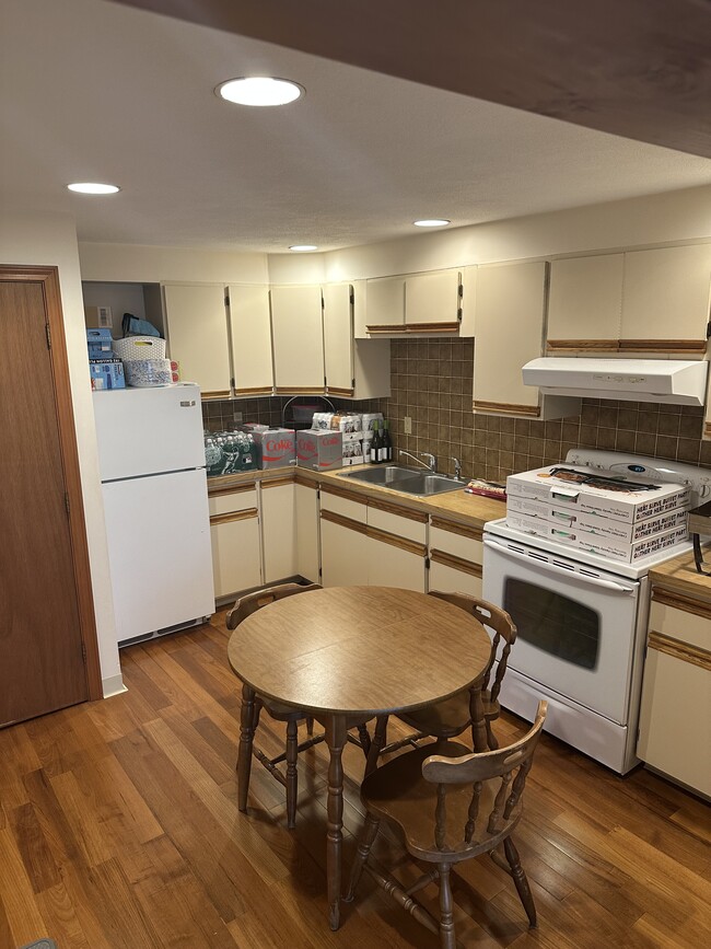 22 Crestwood Rd in North Reading, MA - Building Photo - Building Photo