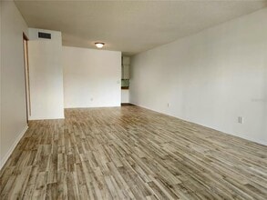 2456 Ecuadorian Way in Clearwater, FL - Building Photo - Building Photo