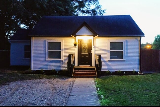 property at 420 S 8th St