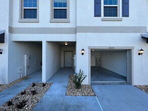 14354 Easy Goer St in Sun City Center, FL - Foto de edificio - Building Photo