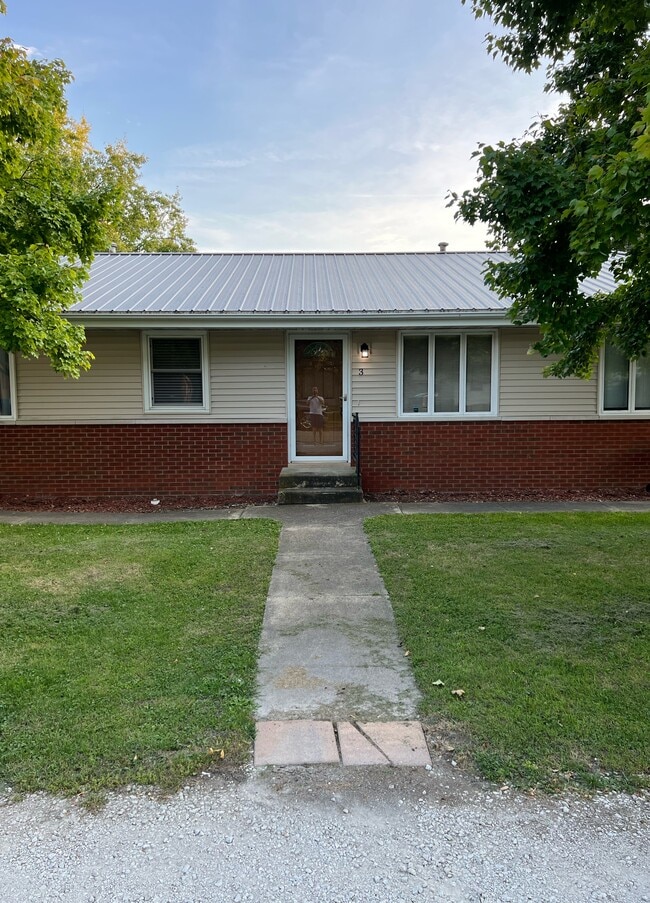 property at 103 W Clark St